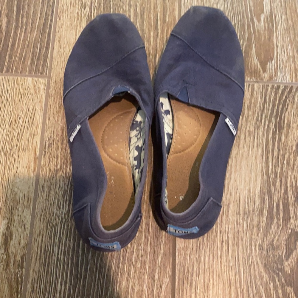 Women’s blue toms